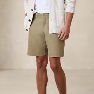 Banana Republic Men’s 9” Lived In Flat Front Shorts in Acorn - NWT